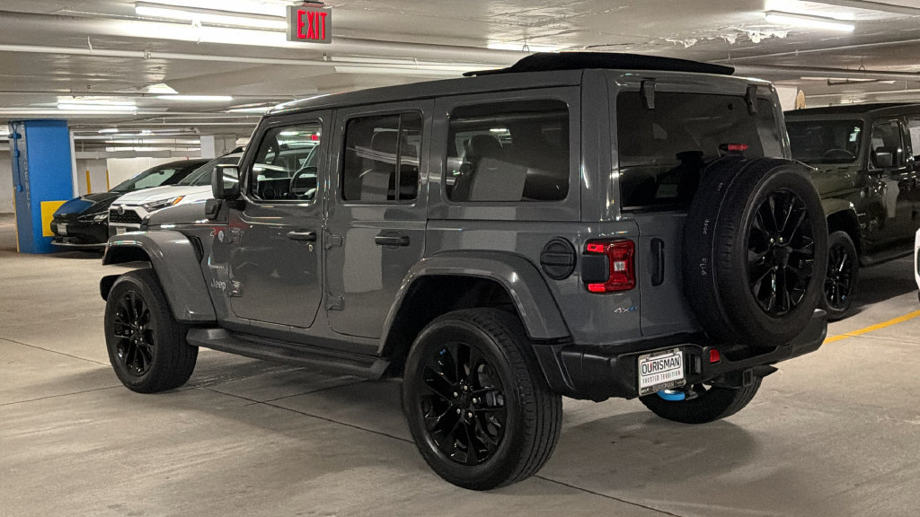 Used 2023 Jeep Wrangler Unlimited Sahara w/ Cold Weather Group AWD/4WD image 3