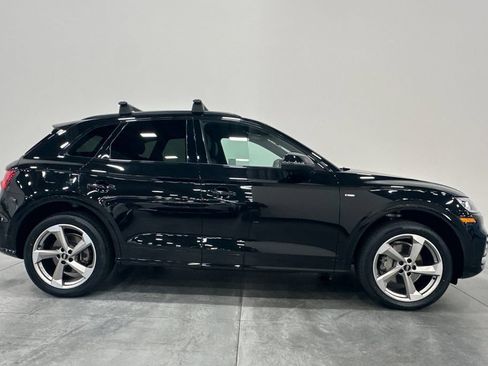 Used 2020 Audi Q5 2.0T Titanium Premium Plus w/ Premium Plus Package AWD/4WD image 3