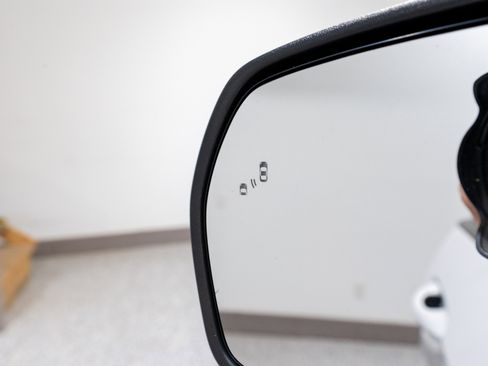 Used 2021 Ford Edge SE image 13