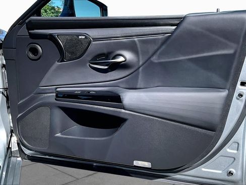 Certified 2022 Lexus ES 300h w/ Accessory Package FWD image 21