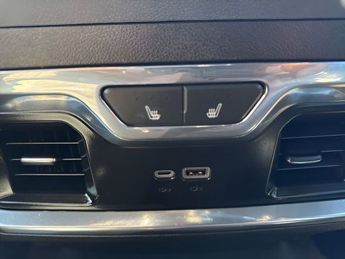 Used 2024 GMC Sierra 2500 Denali w/ Denali Reserve Package image 14