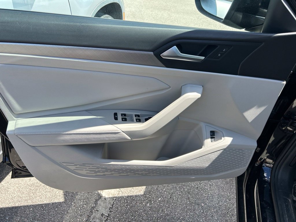 Used 2024 Volkswagen Jetta SE w/ Panoramic Sunroof Package FWD image 17