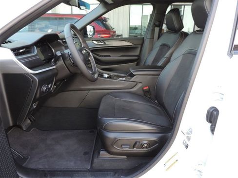 Used 2025 Jeep Grand Cherokee L Altitude image 14