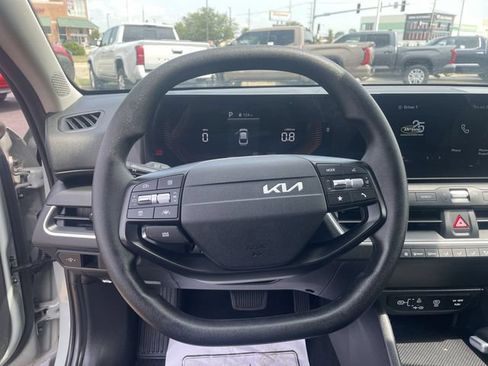 Used 2025 Kia K4 FWD image 19