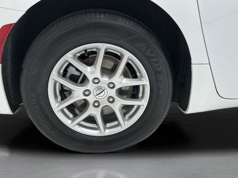 Used 2025 Chrysler Pacifica Select FWD image 8