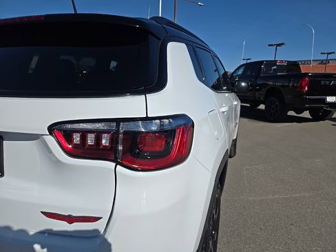 Used 2023 Jeep Compass Trailhawk w/ Trailhawk Convenience Group image 11