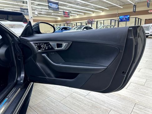 Used 2016 Jaguar F-TYPE R image 31