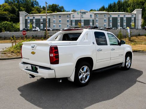 Used 2013 Chevrolet Avalanche LTZ AWD/4WD image 8