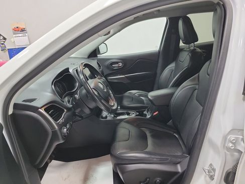 Used 2019 Jeep Cherokee Limited image 29