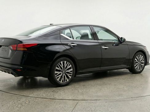 Used 2025 Nissan Altima 2.5 SV FWD image 9