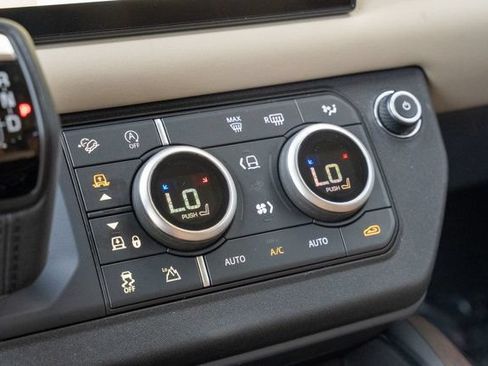 Used 2024 Land Rover Defender 110 X AWD/4WD image 34