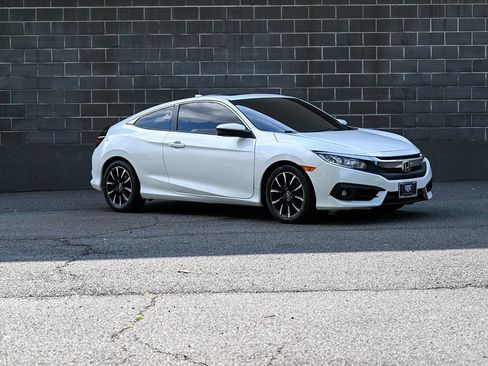 Used 2016 Honda Civic EX-T image 2