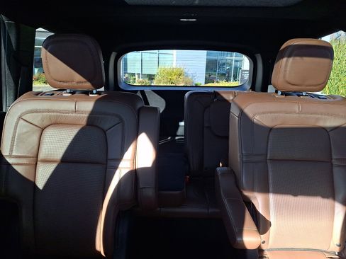 Used 2023 Lincoln Aviator Reserve w/ Equipment Group 201A image 19