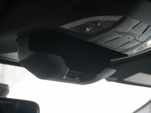 Used 2025 Chrysler Pacifica Select image 30