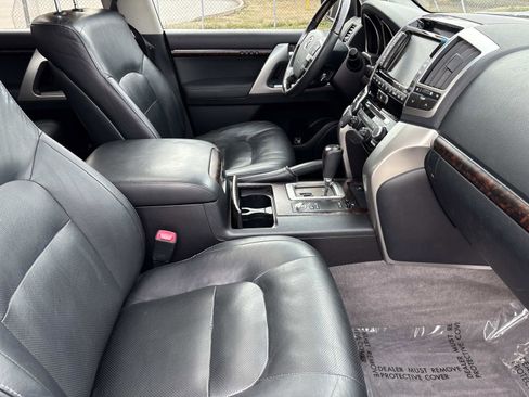 Used 2015 Toyota Land Cruiser image 34