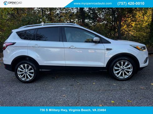 Used 2017 Ford Escape Titanium image 1