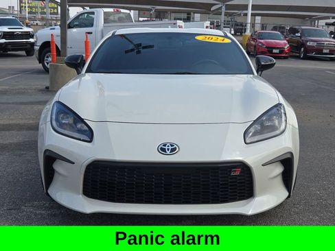 Used 2024 Toyota GR86 image 3