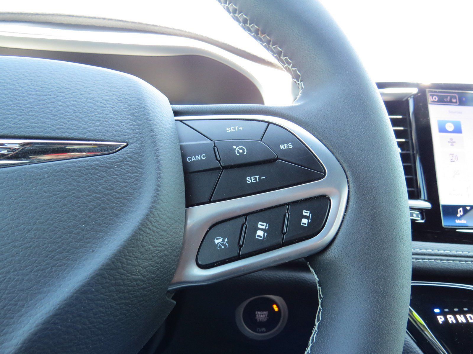Used 2026 Chrysler Pacifica Select FWD image 17
