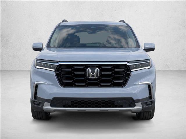 Used 2025 Honda Pilot Touring image 2