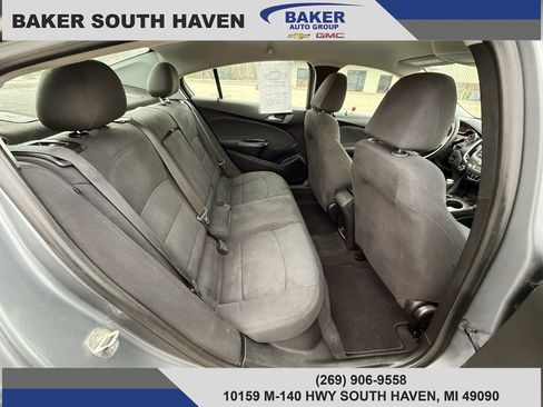 Used 2019 Chevrolet Cruze LT w/ Convenience Package image 9