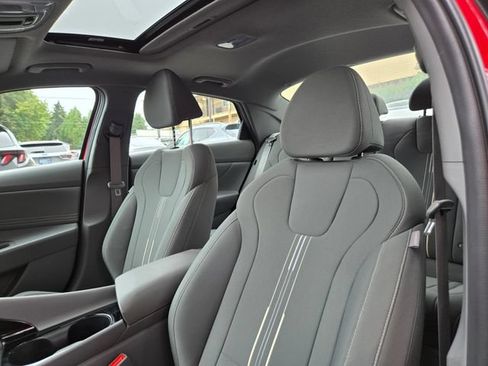 Certified 2025 Hyundai Elantra SEL FWD image 22