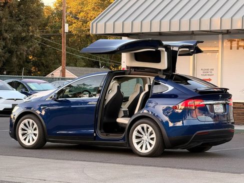 Used 2017 Tesla Model X 100D AWD/4WD image 7