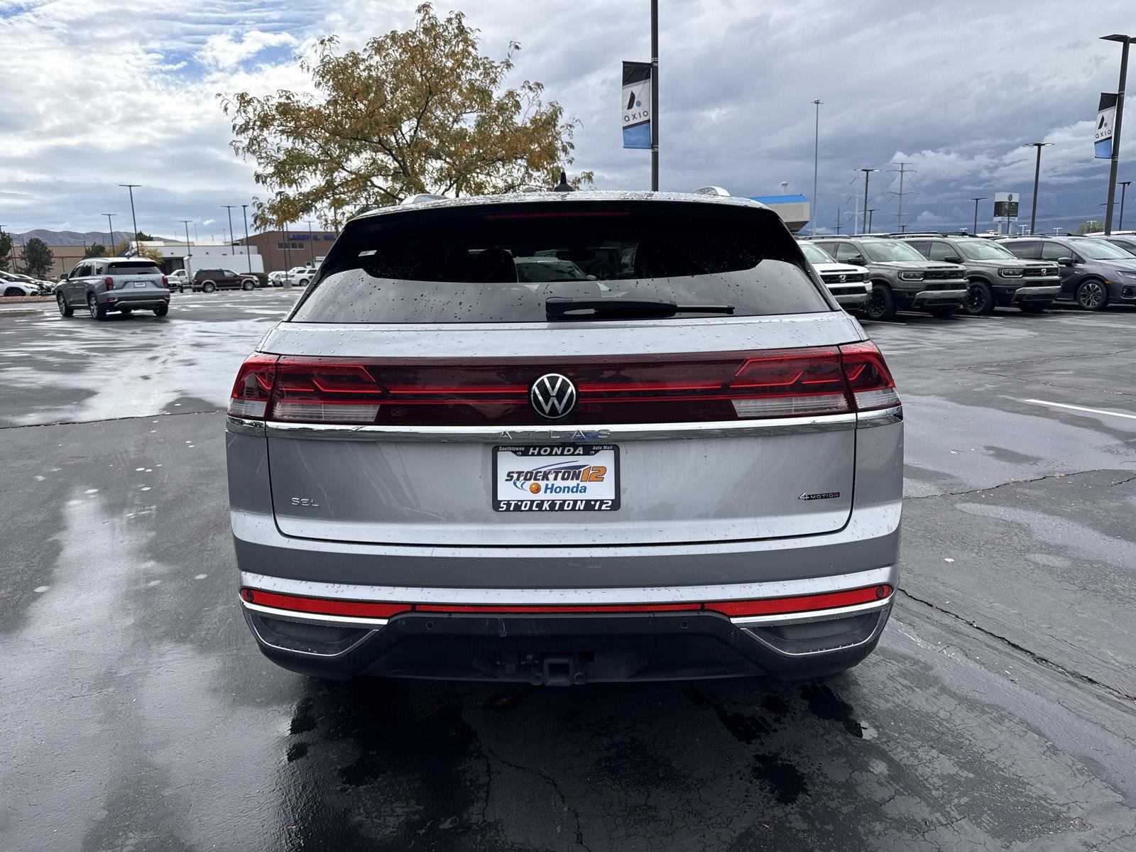 Used 2025 Volkswagen Atlas Cross Sport SEL AWD/4WD image 4