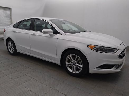 Used 2018 Ford Fusion SE w/ Fusion SE Technology Package FWD image 11