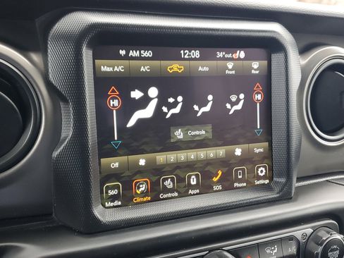 Used 2022 Jeep Gladiator Willys image 23