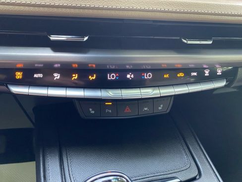 Certified 2024 Cadillac XT4 Premium Luxury w/ Cold Weather Package AWD/4WD image 28