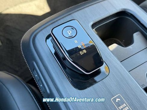 Used 2024 Nissan Ariya FWD image 25