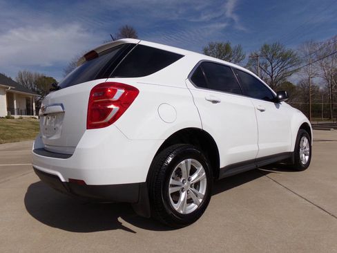 Used 2017 Chevrolet Equinox LS image 31