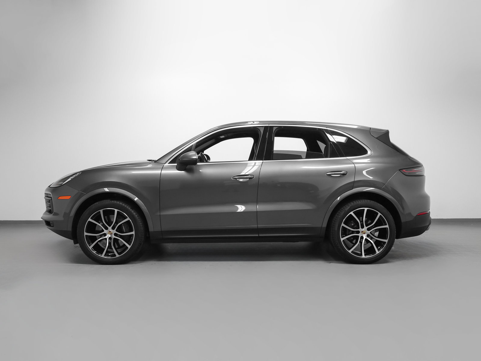 Certified 2023 Porsche Cayenne AWD/4WD image 2