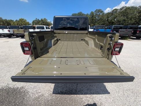 New 2025 Jeep Gladiator Mojave image 11
