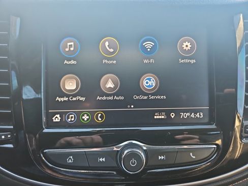 Used 2021 Chevrolet Trax LT w/ LT Convenience Package image 9