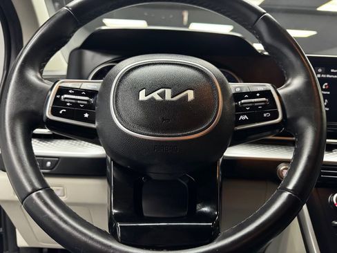 Used 2024 Kia Carnival LX FWD image 23