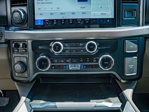 Used 2025 Ford F250 Platinum w/ Platinum Plus Package AWD/4WD image 30