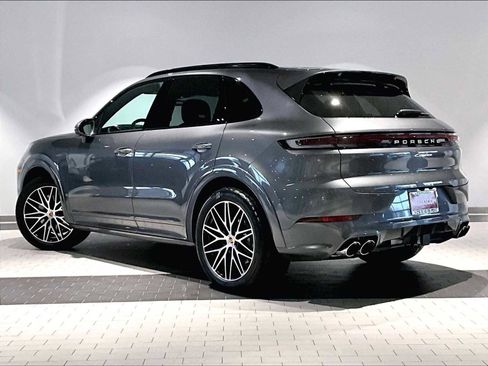 Used 2026 Porsche Cayenne image 3