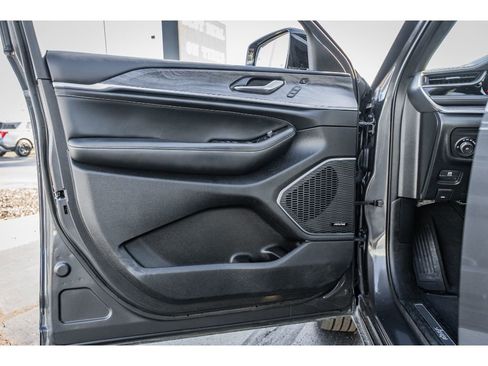 Used 2023 Jeep Grand Cherokee Overland w/ Adv Protech Group III image 6