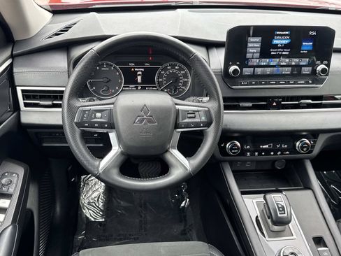 Used 2023 Mitsubishi Outlander SE FWD image 8