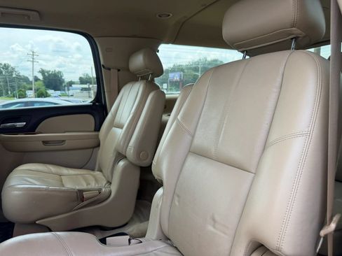 Used 2008 Chevrolet Suburban LT w/ LT Preferred Equipment Group RWD image 12