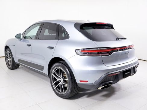 Certified 2025 Porsche Macan AWD/4WD image 3