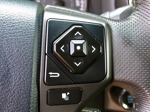 Used 2019 Toyota Tacoma TRD Sport w/ Technology Package AWD/4WD image 38