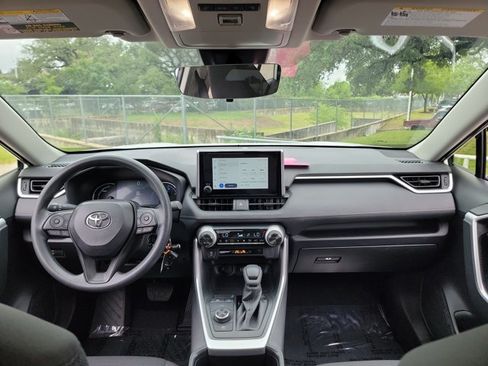 Used 2025 Toyota RAV4 LE AWD/4WD image 18