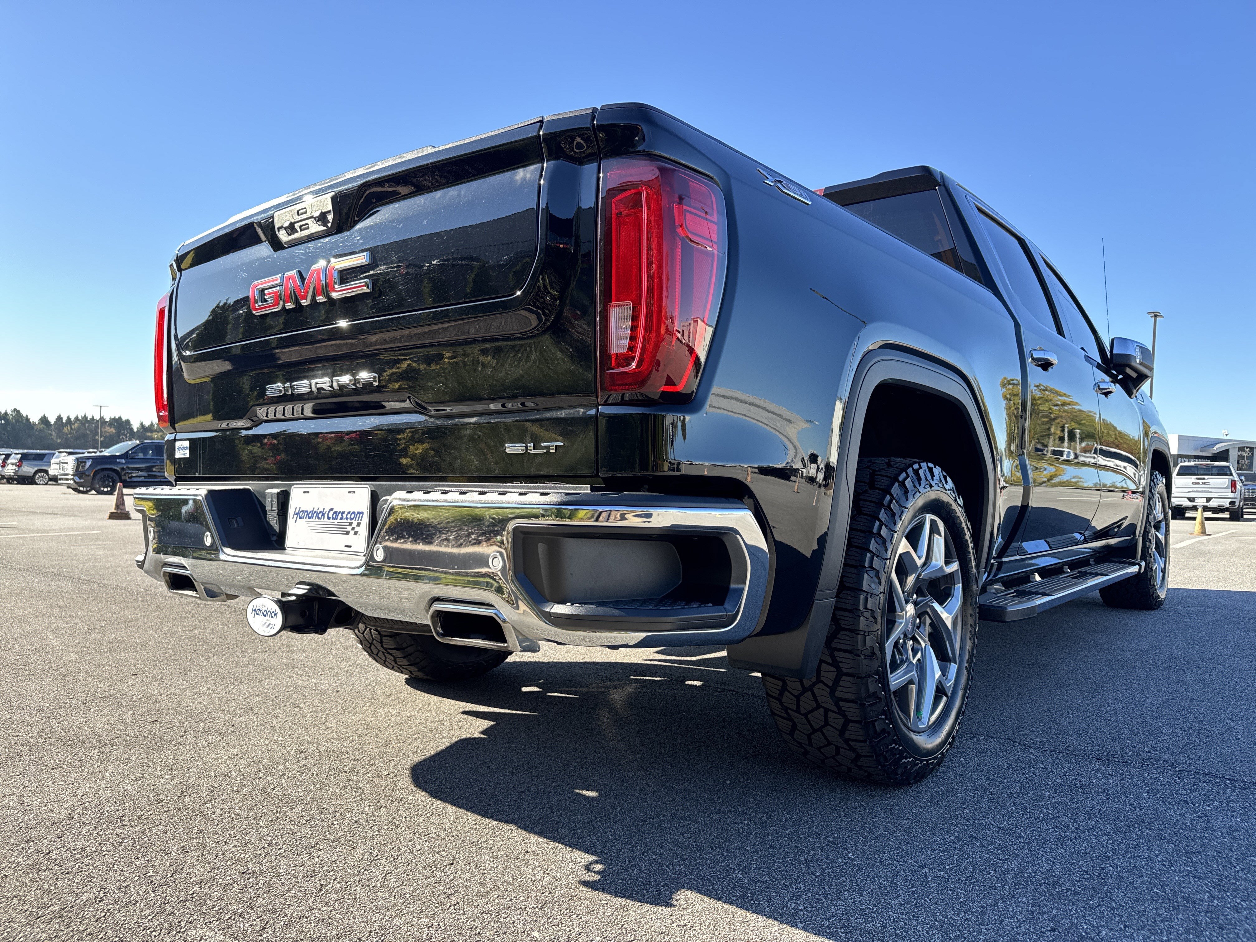 Used 2023 GMC Sierra 1500 SLT w/ SLT Premium Plus Package AWD/4WD image 10