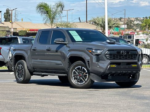Used 2024 Toyota Tacoma TRD Sport w/ TRD Sport Premium Package AWD/4WD image 8