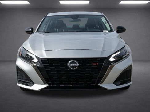 Used 2024 Nissan Altima 2.5 SR FWD image 10