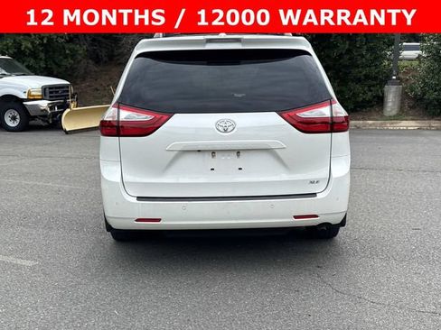 Used 2018 Toyota Sienna XLE w/ XLE Navigation Package FWD image 3