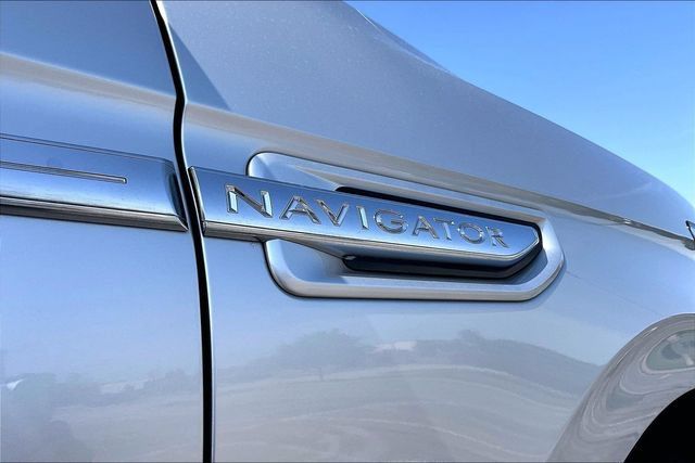 Used 2019 Lincoln Navigator Reserve AWD/4WD image 24
