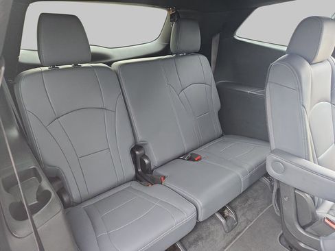 Used 2023 Buick Enclave Essence image 14